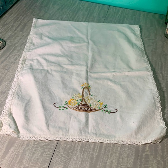 Embroidered table runner - Picture 1 of 5